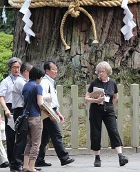 ３カ所回り説明聞く