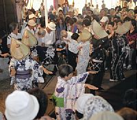 妖艶な宵に酔い…雨上がりに風の盆