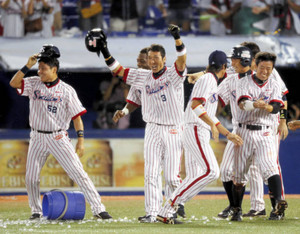 村中好投、福地がサヨナラ打 ヤクルト、広島に１差