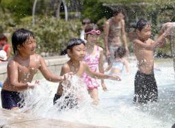 猛暑日、ゲリラ豪雨、降水量…酷暑列島記録ずくめ