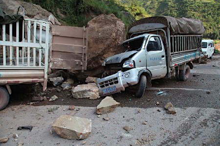 死者８９人、被災者７４万人に…中国雲南省地震