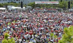 オスプレイ配備「断固拒否」 沖縄県民大会に１０万人