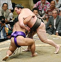 大相撲秋場所:日馬富士 阿覧を相手に難なく勝ち２連勝