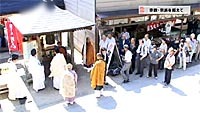 僧侶や宮司らが一堂に会して復興を祈った＝山形市山寺