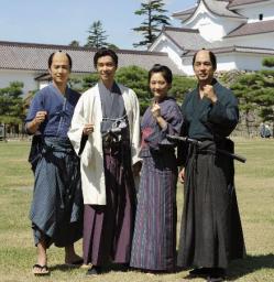 鶴ケ城で「八重の桜」ロケ始まる