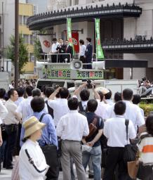 維新塾生が街頭演説＝国政進出に期待と不満－大阪