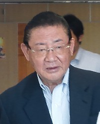 山崎前副総裁 衆院選に立候補せず