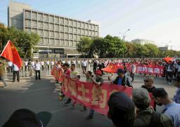 中国系米国人も反日デモ サンフランシスコで４千人行進