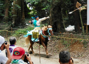 例大祭で流鏑馬 真岡・中村八幡宮