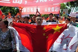 中国、４０年ぶりに最大反日デモ…日本「中国で日本語を話すな」