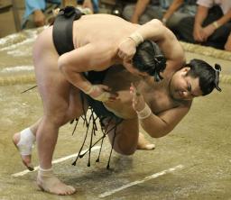 綱取り目指す日馬富士１３連勝