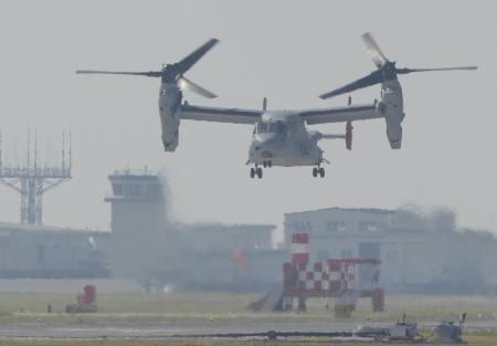 オスプレイが国内初の試験飛行 21日は7機が計8回飛行訓練