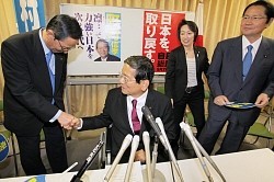 自民総裁選:町村氏、選挙戦続行を表明