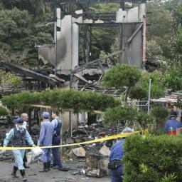 千葉で住宅全焼、３人の遺体発見 中学生ら家族か