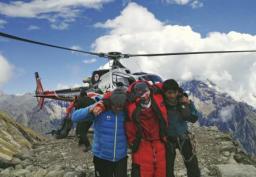 ヒマラヤで雪崩、独仏登山グループの９人死亡