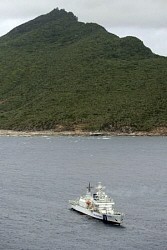 尖閣:中国公船２隻が日本の領海に侵入 国有化後３回目