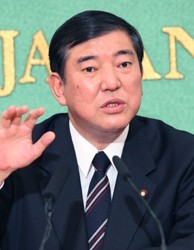 なぜ安倍氏、国会議員は説明を…地方で動揺