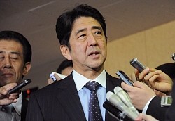 安倍総裁:石破幹事長起用 地方票「民意」に配慮