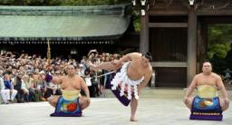 日馬富士、奉納土俵入りで不知火型披露