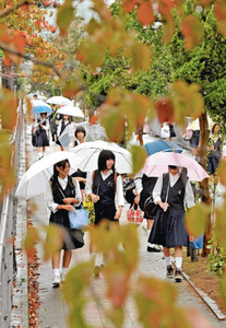 県内各校で衣替え、秋の装い