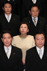 「真紀子台風」襲来、文部官僚戦々恐々