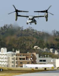 オスプレイ２日連続離陸 普天間、２機が訓練飛行