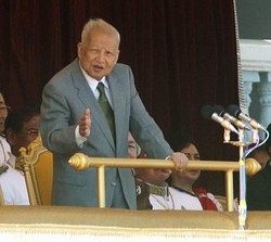 カンボジアのシアヌーク前国王が死去、８９歳