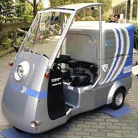 小型で多く運べる貨物ＥＶ、光岡自動車が発売