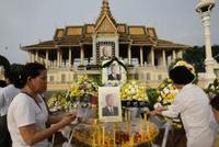 シアヌーク前国王の遺体 カンボジア到着