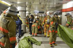 東京メトロ・丸ノ内線の電車内でアルミ製の缶が破裂 16人けが