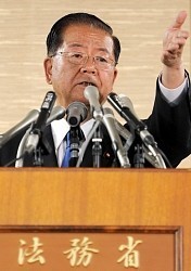 隠居宣言から２４日…滝氏、法相再登板「肩の荷下りたのに」