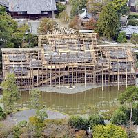 鳳凰堂、しばしお別れ…大修理で「素屋根」覆う