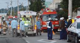 高知生き埋め:１人救出も死亡確認 消防士８人化学熱傷も