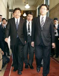 民主 離党相次ぎ危機感強まる