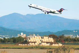 仙台空港、運航再開 不発弾、応急措置終了