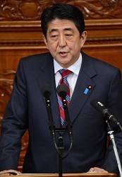 社説:首相と安倍氏 不毛な攻防繰り返すな