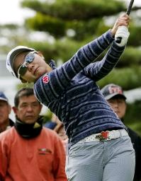 女子ゴルフ、ルイスが逆転で優勝 ミズノ最終日