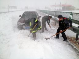 万里の長城で日本人１人不明、１人重体 大雪で５人遭難