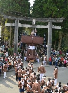 弥五郎どん、まち練り歩く 今年は衣替え