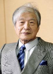 丸谷才一さんの遺稿見つかる 題名は「茶色い戦争ありました」