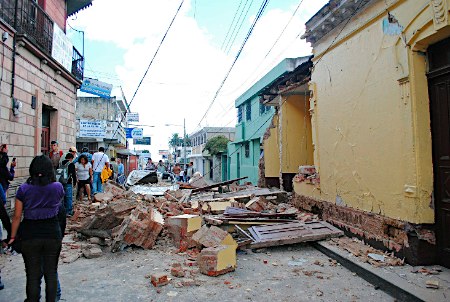 グアテマラ沖でＭ７．４＝３９人死亡、多数が不明に