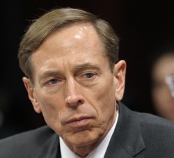 米ＣＩＡ長官:不倫で辞任 機密漏えいか ＦＢＩ捜査