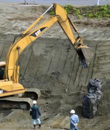 東日本大震災:金沢市、震災がれきの試験埋め立て実施 岩手・宮古の漁具、漁網 ／石川