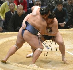 【大相撲九州場所】 新横綱日馬富士 冷静に白星発進