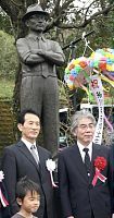 糸川博士の銅像除幕 肝付