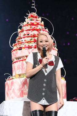 倖田來未、30歳誕生日に初武道館ライブ「こんなに幸せで良いんかな?｣と号泣