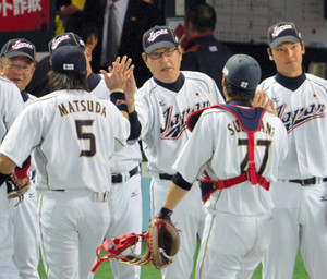 山本Ｊ 初陣快勝 ７投手完封リレー