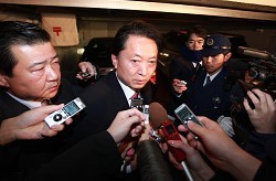 鳩山元首相:不出馬に北海道の支援者落胆、戸惑い