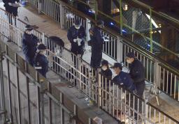 殺人未遂:通行トラブルで高校生切られる 男逃走−−大阪・道頓堀