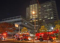 火災:大阪市立総合医療センターで壁焼ける １３０人避難